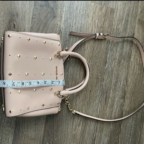 Michael Kors Ellis Studded Crossbody Bag🌸🌷🌸 - Picture 7 of 14